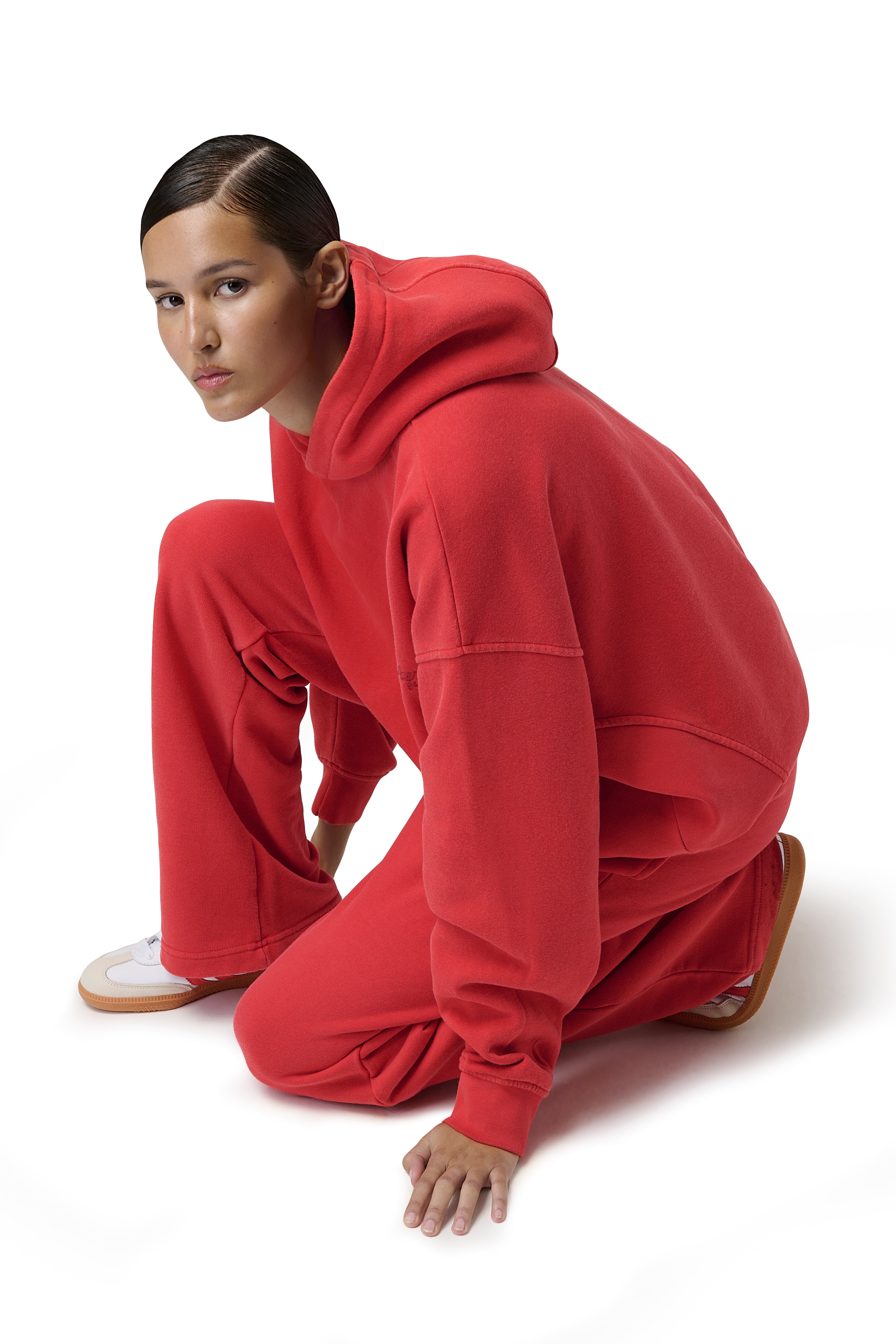 Model Scarlett is 5'8" and wears a size S.